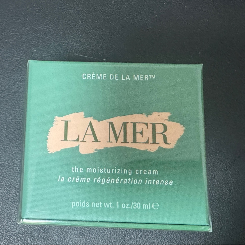 La Mer Regenerating Cream in Green Packaging